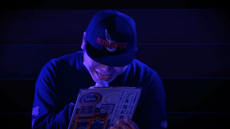 バインダーを見ながら